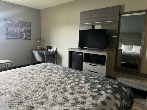 Econo Lodge Inn & Suites North Little Rock image 16