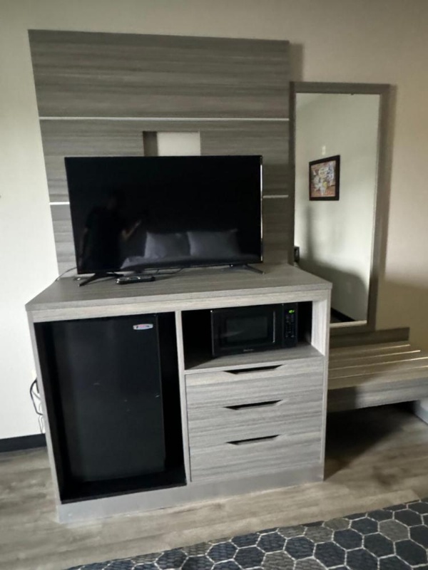 Econo Lodge Inn & Suites North Little Rock image 18