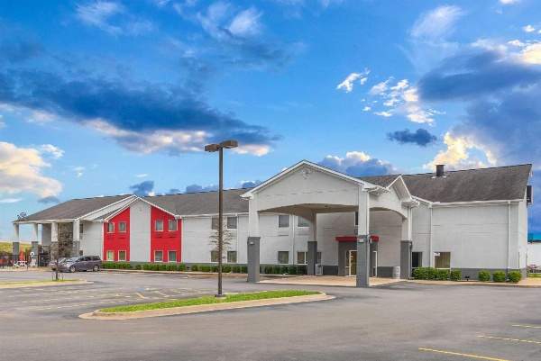 Econo Lodge Inn & Suites North Little Rock image 2