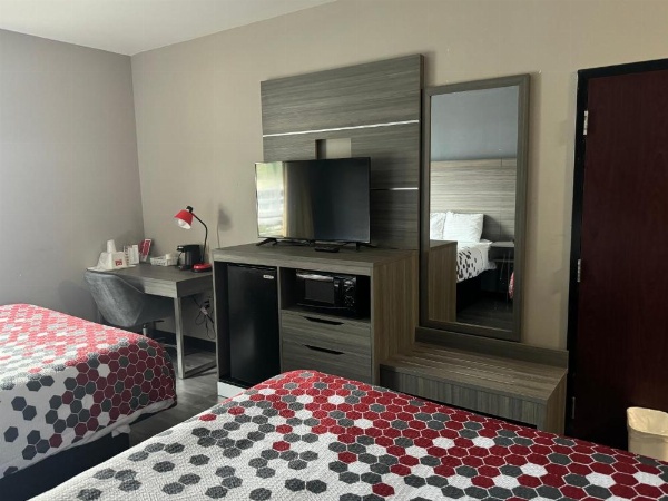 Econo Lodge Inn & Suites North Little Rock image 21