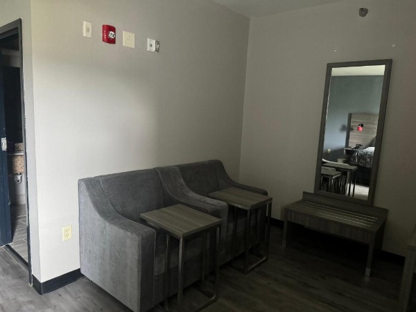 Econo Lodge Inn & Suites North Little Rock image 25