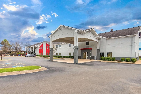 Econo Lodge Inn & Suites North Little Rock image 3