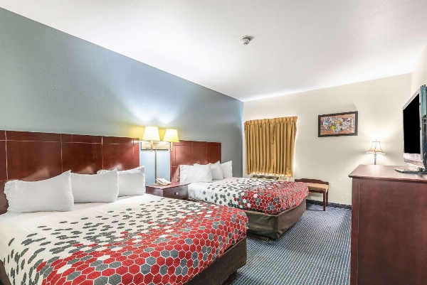 Econo Lodge Inn & Suites North Little Rock image 6
