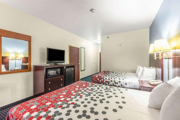 Econo Lodge Inn & Suites North Little Rock image 7